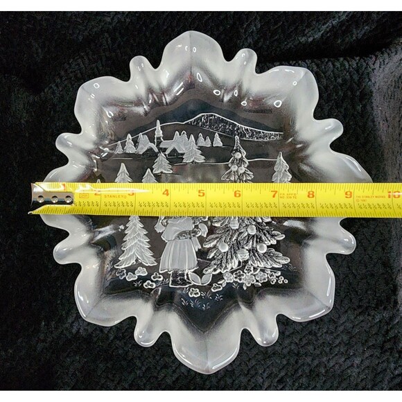 MIKASA Holiday Classic 10" Footed Bon Bon Crystal Dish Christmas Story 1990’s - Picture 7 of 8